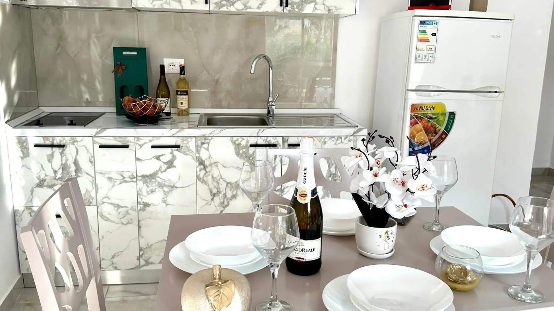 Shell Home Golem 1 0*, Golem (Tirana)
